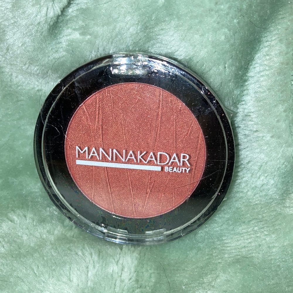 NEW. Mannakadar beauty blush.